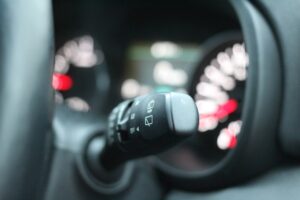 A vezetést segítő rendszerek – mit jelentenek a betűk?