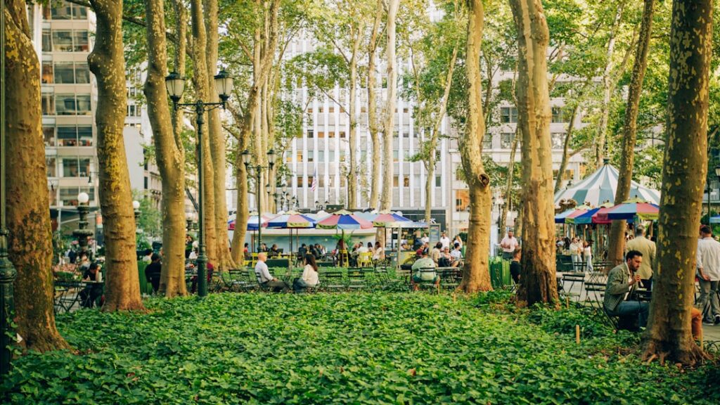 Rejtett parkok és titkos kertek a metropolisz szívében